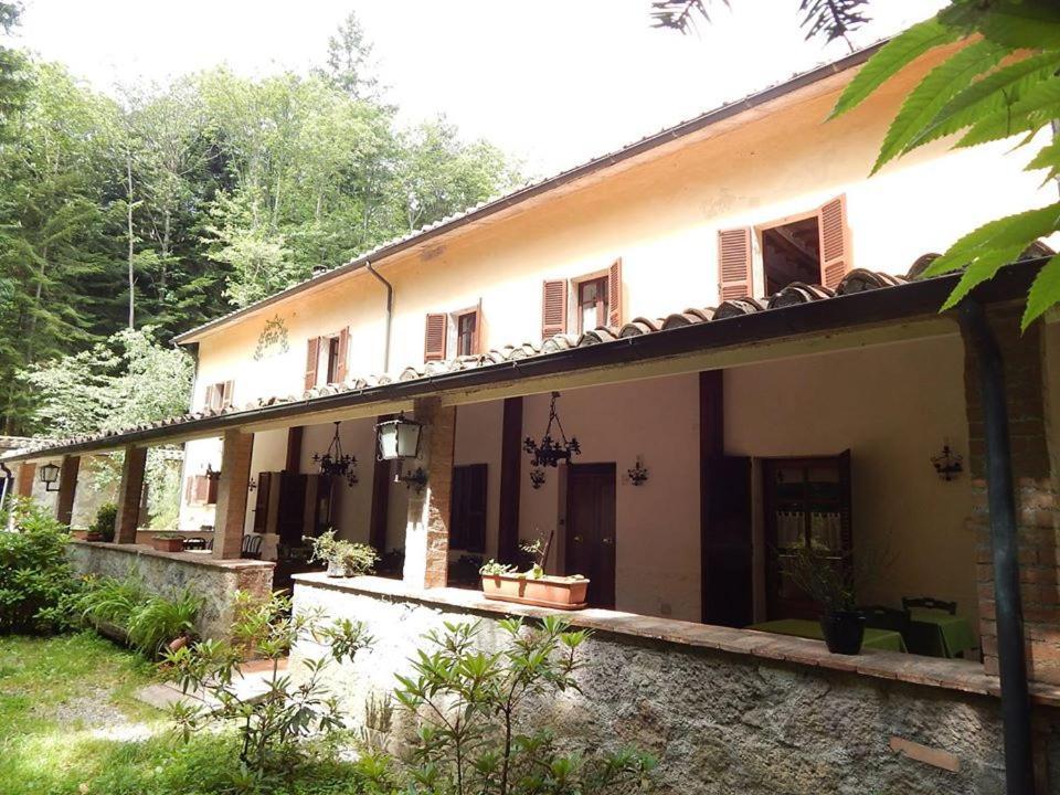 Agriturismo Fonte Magria อับบาเดียซานซัลวาตอเร ภายนอก รูปภาพ